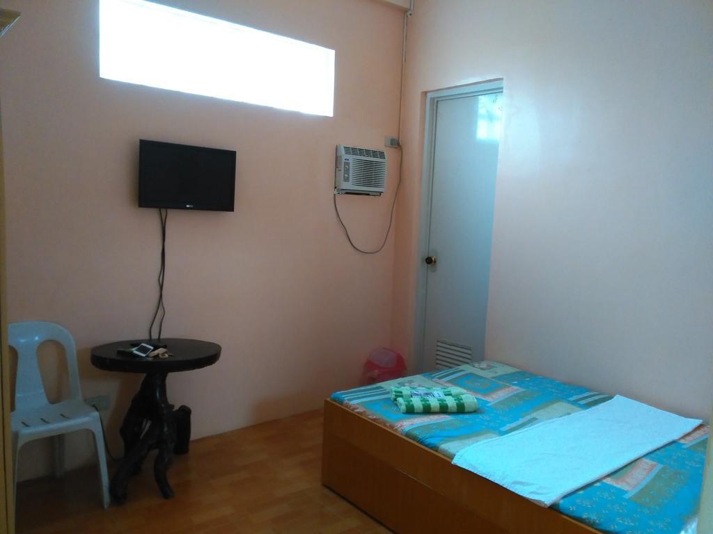 Aranas-Carillo Travellers Inn Kalibo Δωμάτιο φωτογραφία